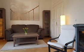 Königliche Villa Appartement mit Balkon